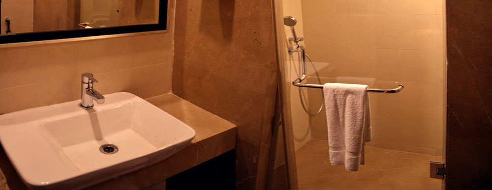 Full Refreshment Bathroom Facilities in all Rooms